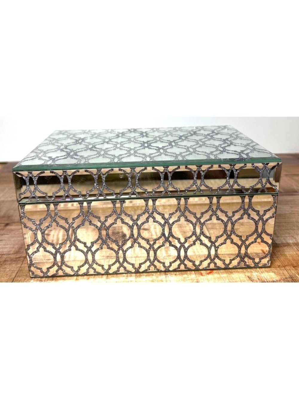 Beautiful Mirrored Decorative Jewelry Box With Felt-Lined InteriorCynthia Rowley